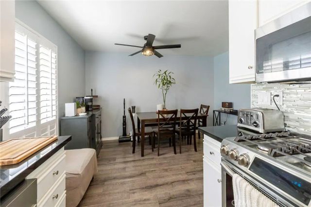 9933 Independence B, Chatsworth, CA 91311