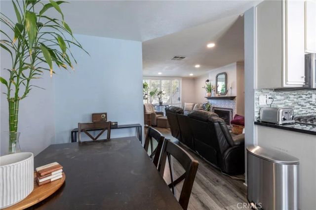 9933 Independence B, Chatsworth, CA 91311