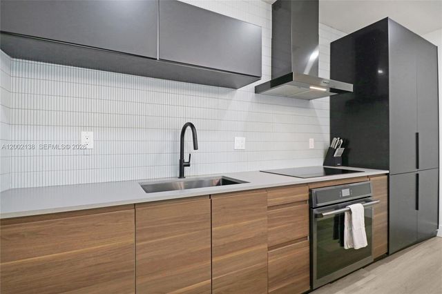 811 NE 17th Ct, Fort Lauderdale, FL 33305