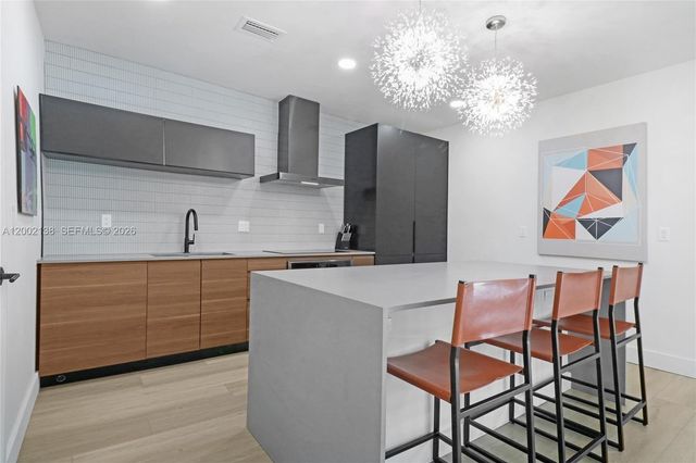 811 NE 17th Ct, Fort Lauderdale, FL 33305