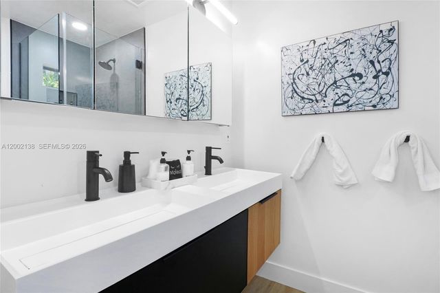 811 NE 17th Ct, Fort Lauderdale, FL 33305