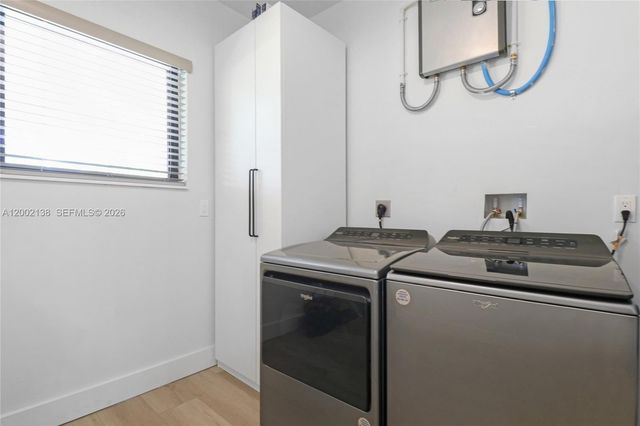 811 NE 17th Ct, Fort Lauderdale, FL 33305