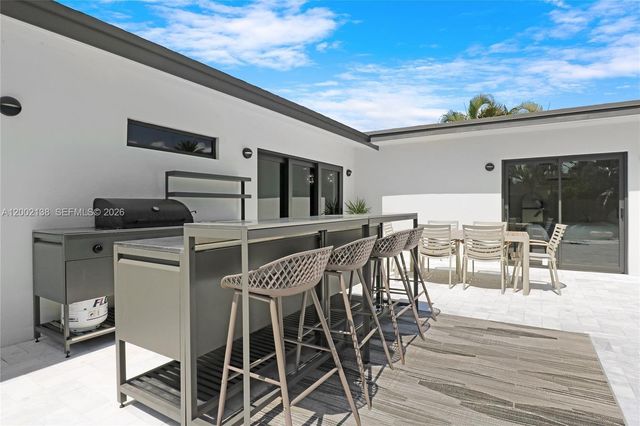 811 NE 17th Ct, Fort Lauderdale, FL 33305