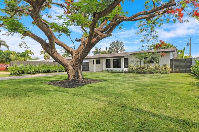 811 NE 17th Ct, Fort Lauderdale, FL 33305