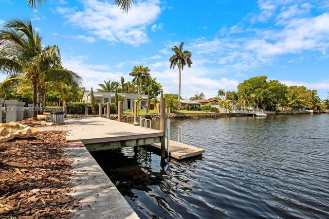 811 NE 17th Ct, Fort Lauderdale, FL 33305