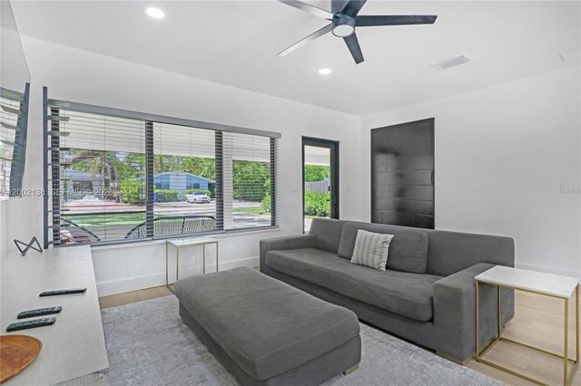 811 NE 17th Ct, Fort Lauderdale, FL 33305