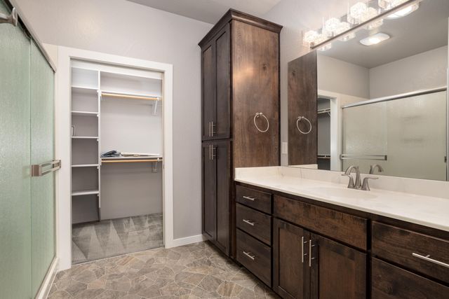 650 Golden Peak Drive, Central Point, OR 97502