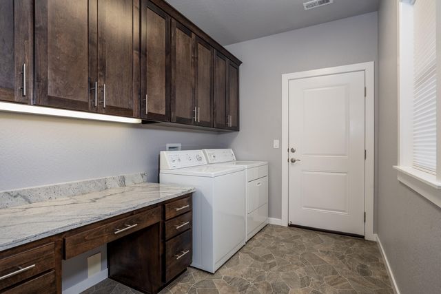 650 Golden Peak Drive, Central Point, OR 97502