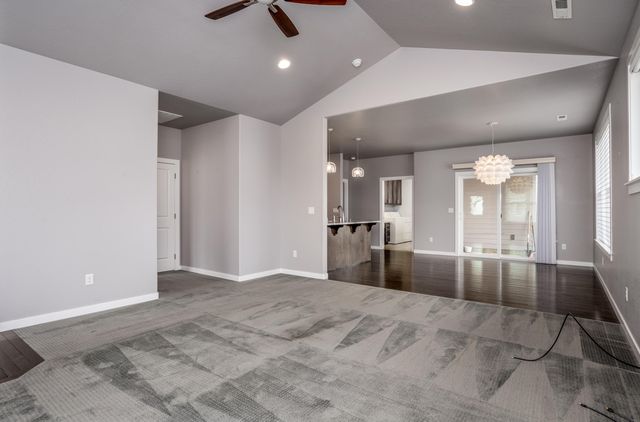 650 Golden Peak Drive, Central Point, OR 97502