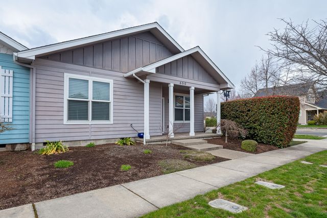 650 Golden Peak Drive, Central Point, OR 97502