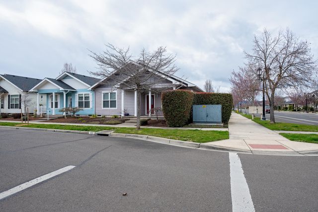 650 Golden Peak Drive, Central Point, OR 97502