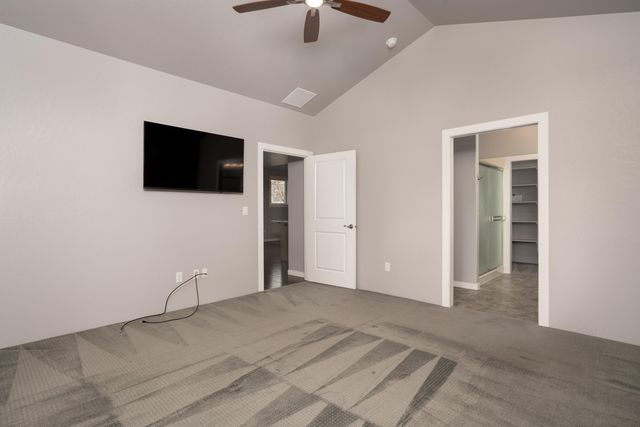 650 Golden Peak Drive, Central Point, OR 97502