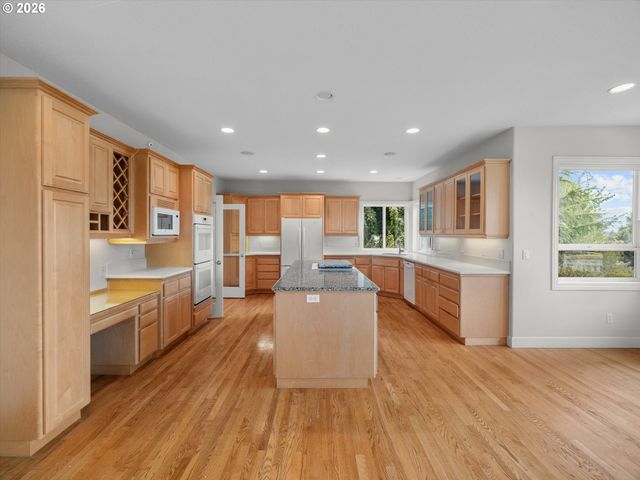 8906 Sw 172ND Pl, Beaverton, OR 97007