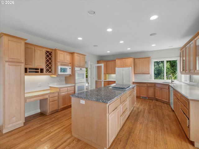 8906 Sw 172ND Pl, Beaverton, OR 97007