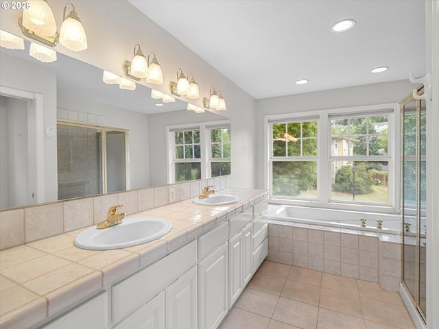 8906 Sw 172ND Pl, Beaverton, OR 97007