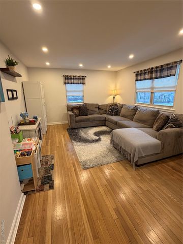 268-41 82 Avenue 2nd Floor, New Hyde Park, NY 11040