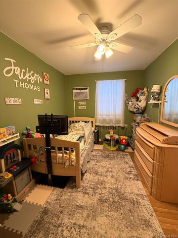 268-41 82 Avenue 2nd Floor, New Hyde Park, NY 11040