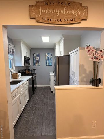 268-41 82 Avenue 2nd Floor, New Hyde Park, NY 11040