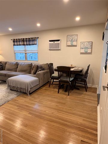 268-41 82 Avenue 2nd Floor, New Hyde Park, NY 11040