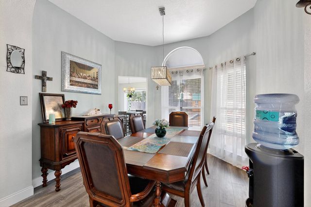 211 Ember Glen Drive, Arlington, TX 76018
