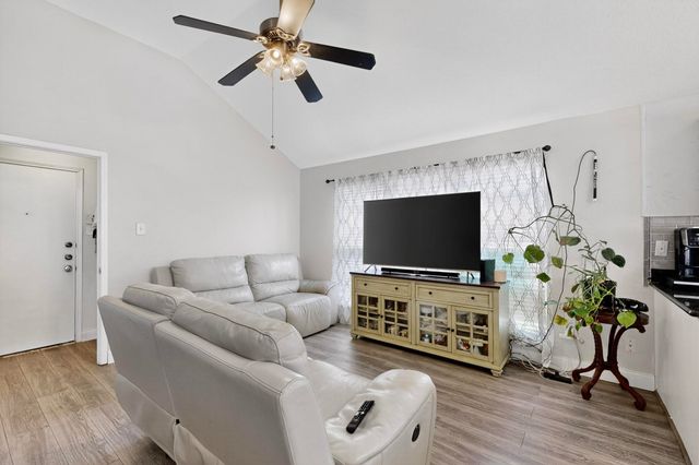 211 Ember Glen Drive, Arlington, TX 76018