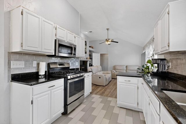 211 Ember Glen Drive, Arlington, TX 76018