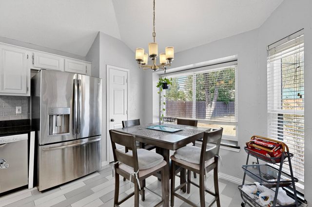 211 Ember Glen Drive, Arlington, TX 76018