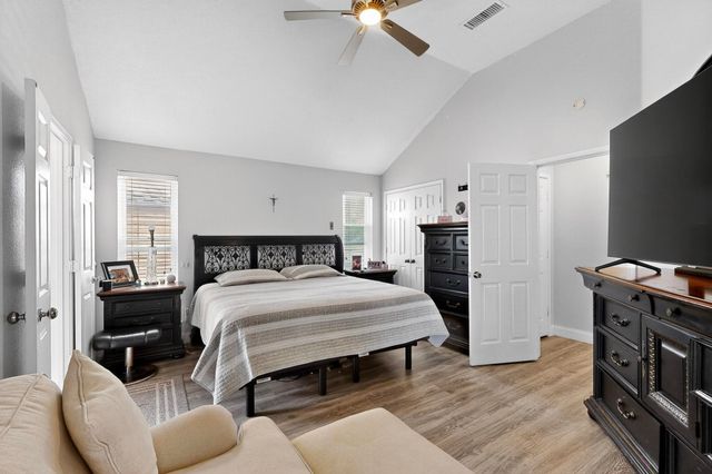 211 Ember Glen Drive, Arlington, TX 76018