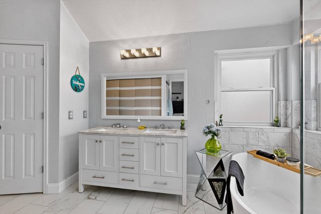 211 Ember Glen Drive, Arlington, TX 76018