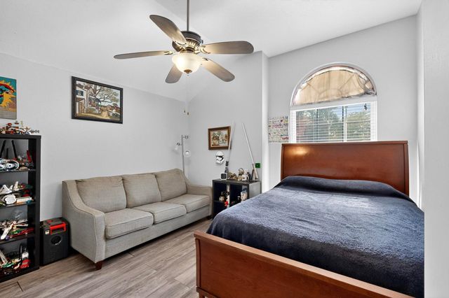 211 Ember Glen Drive, Arlington, TX 76018