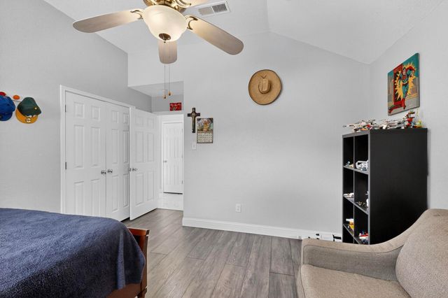 211 Ember Glen Drive, Arlington, TX 76018