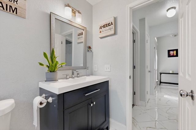 211 Ember Glen Drive, Arlington, TX 76018