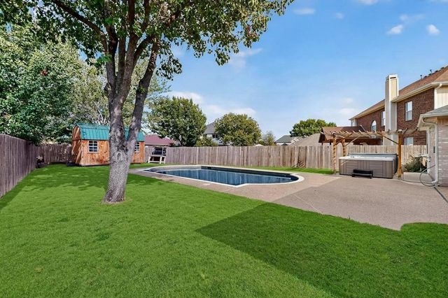 211 Ember Glen Drive, Arlington, TX 76018