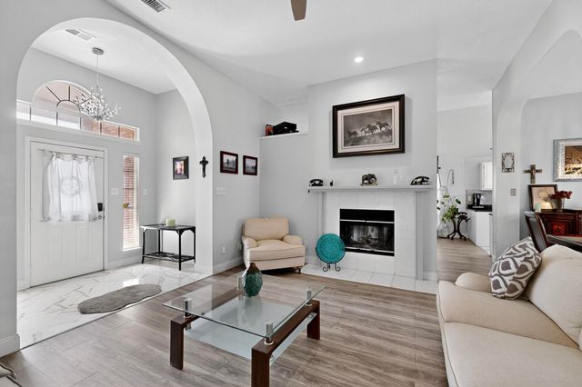 211 Ember Glen Drive, Arlington, TX 76018