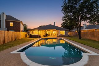 211 Ember Glen Drive, Arlington, TX 76018