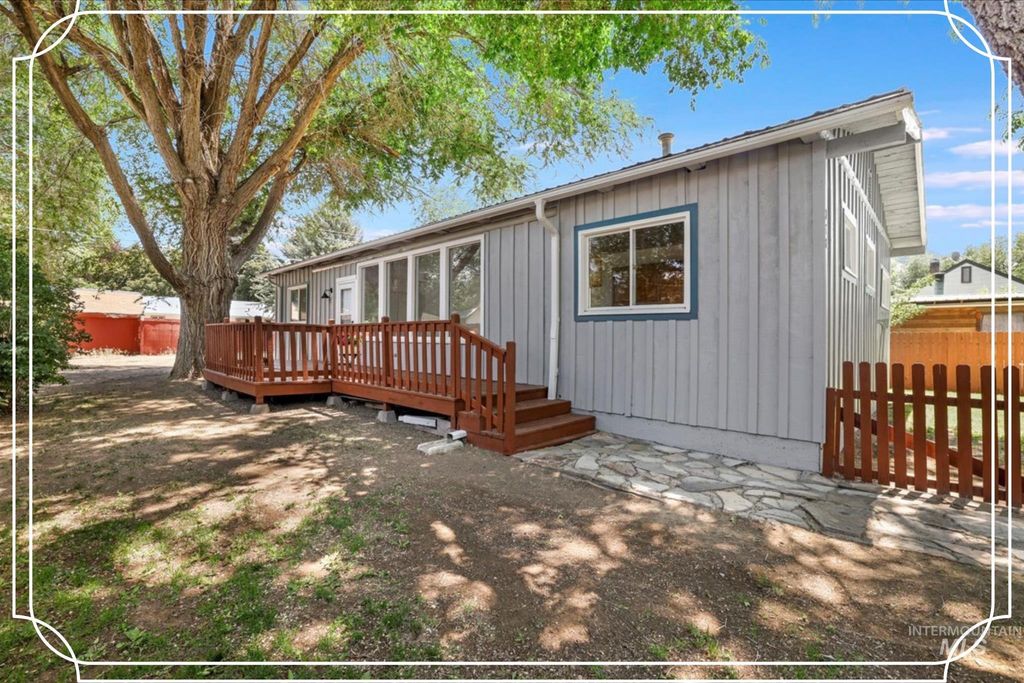 310 N Beverly, Shoshone, ID 83352