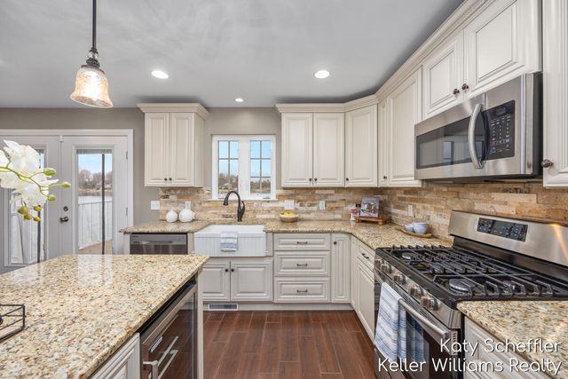 7896 Bay Meadow, Morton Twp, MI 49346