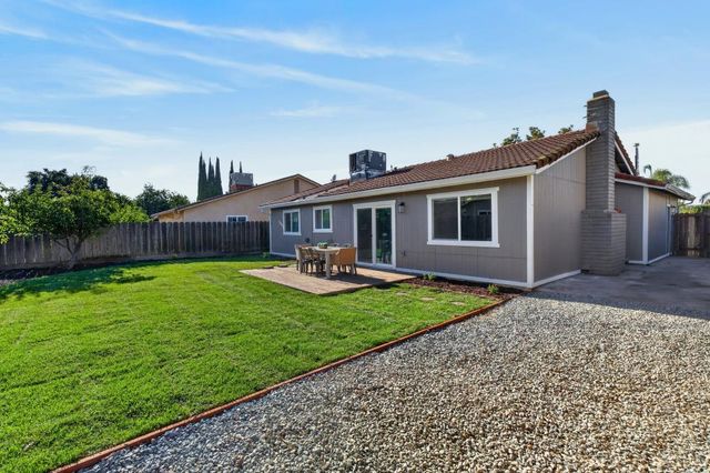 8762 Lansdowne Dr, Stockton, CA 95210