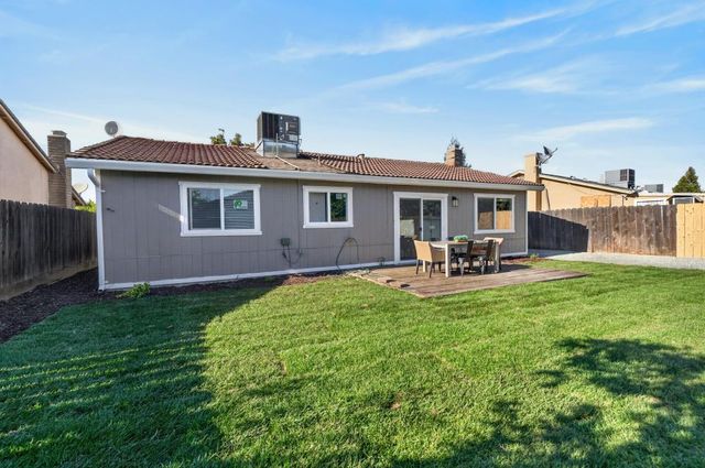 8762 Lansdowne Dr, Stockton, CA 95210