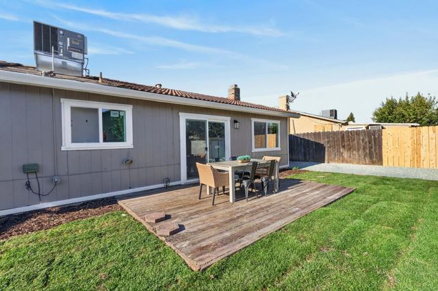 8762 Lansdowne Dr, Stockton, CA 95210