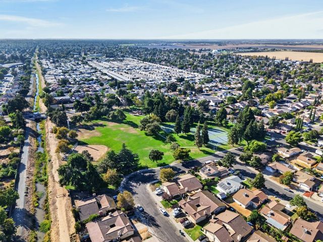 8762 Lansdowne Dr, Stockton, CA 95210