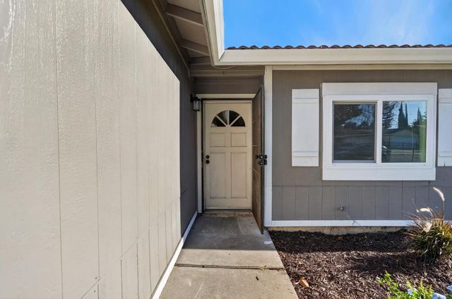 8762 Lansdowne Dr, Stockton, CA 95210