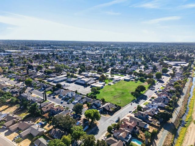8762 Lansdowne Dr, Stockton, CA 95210
