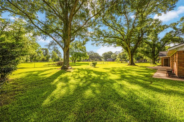 16011 Highway 36, Needville, TX 77461