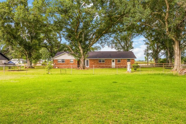 16011 Highway 36, Needville, TX 77461