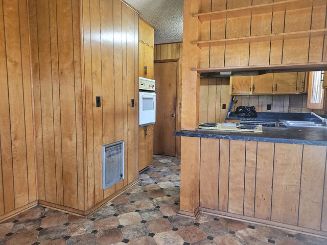 1077 Rock Ave, Palmer, TN 37365