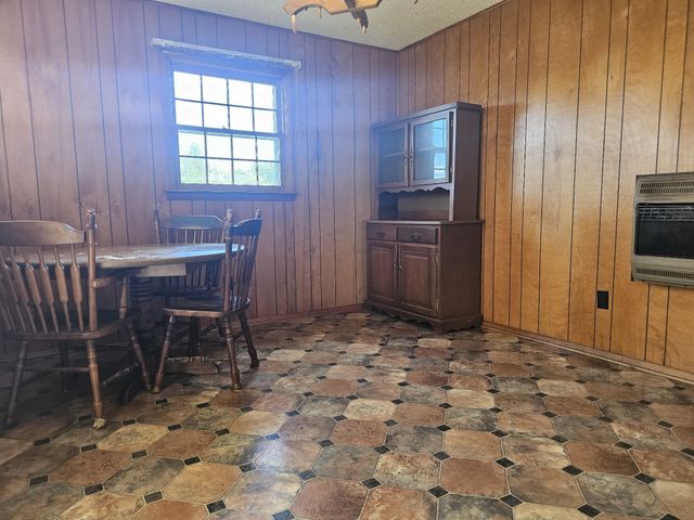 1077 Rock Ave, Palmer, TN 37365