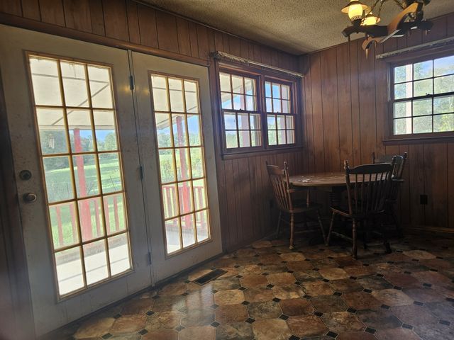 1077 Rock Ave, Palmer, TN 37365