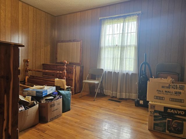 1077 Rock Ave, Palmer, TN 37365