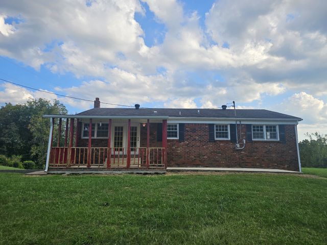 1077 Rock Ave, Palmer, TN 37365